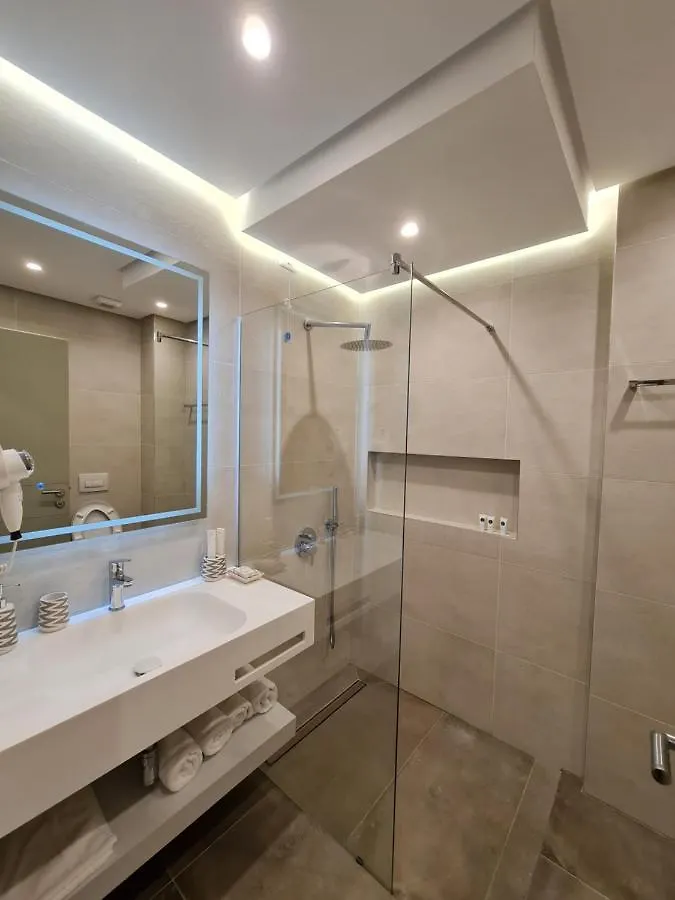 Hotel Aross Kanine