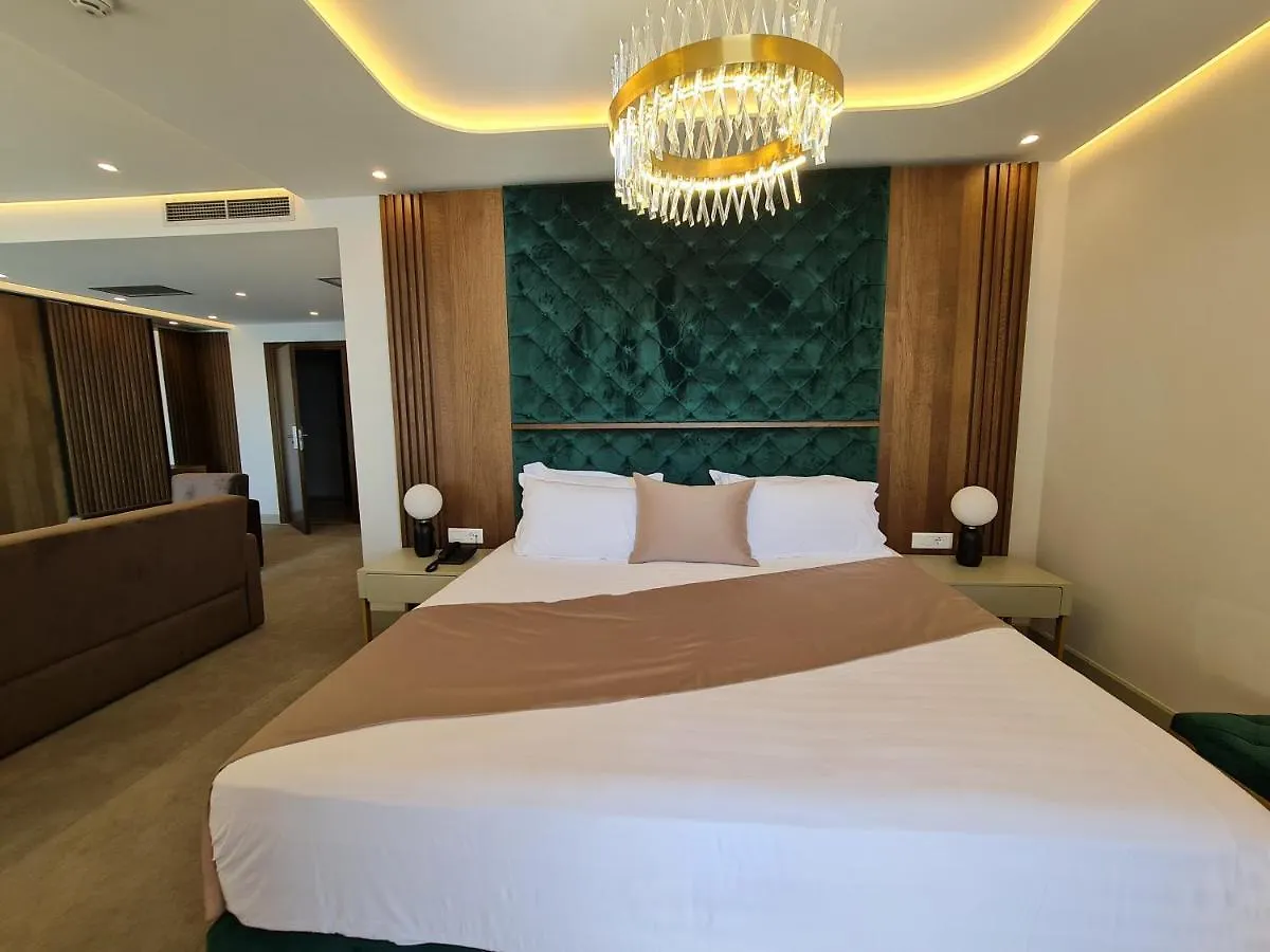 Hotel Aross Kanine