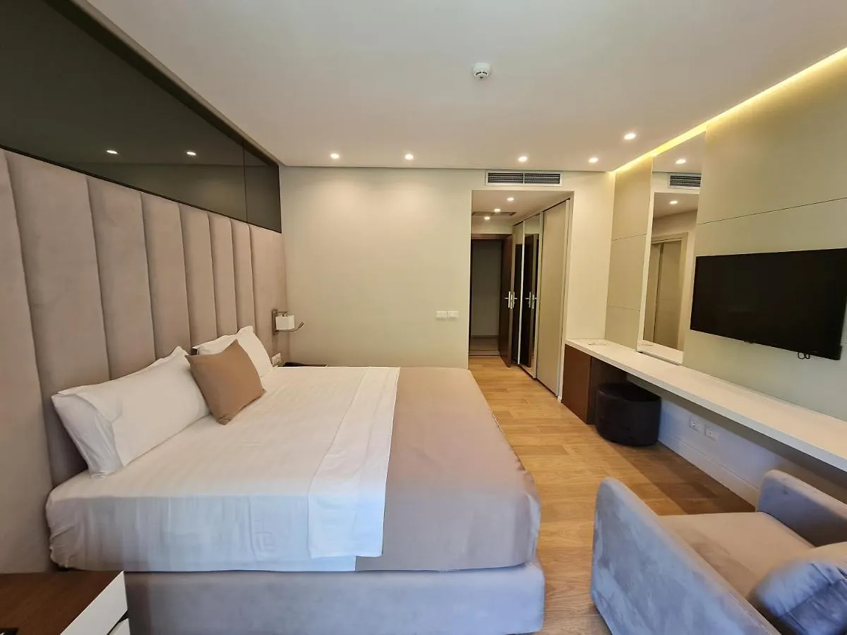 Hotel Aross Kanine