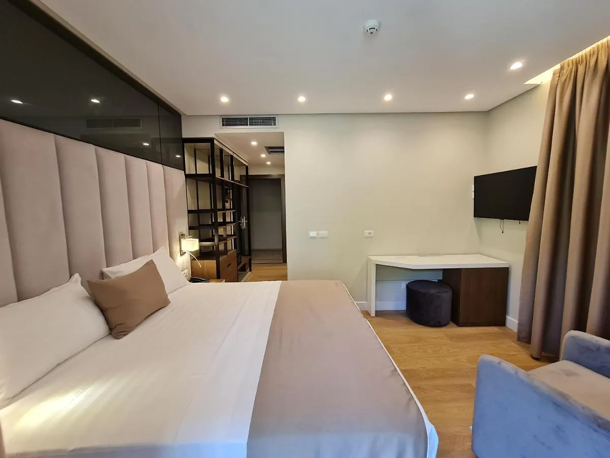 Hotel Aross Kanine