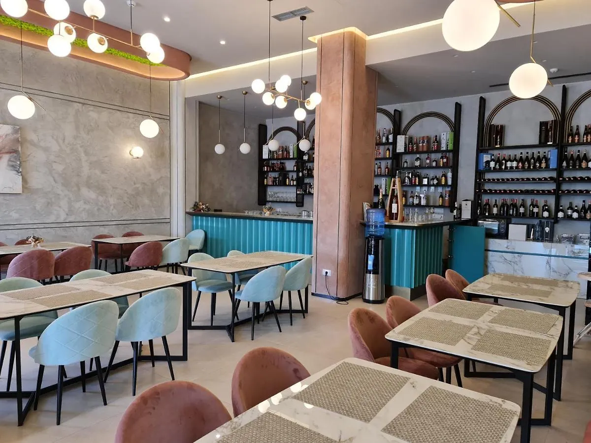 Hotel Aross Kanine