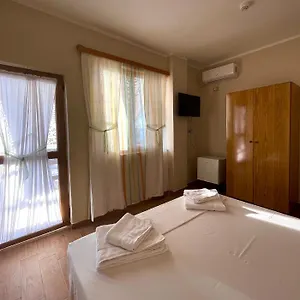 Hotel Tekada & Restaurant