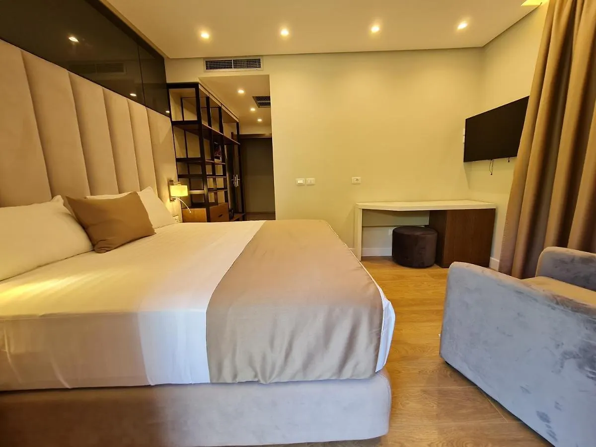 Hotel Aross Kanine