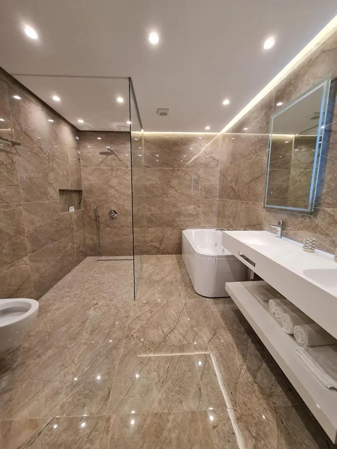 Hotel Aross Kanine